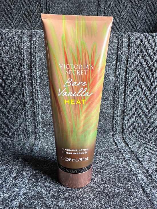 Victoria's Secret Other - Victoria’s Secret Bare Vanilla Heat Body Lotion